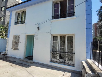 Casa en venta en Casa 2 pisos 4d/2b Metro Villa Frei (157162), Ñuñoa - 4 dormitorios, 2 baños