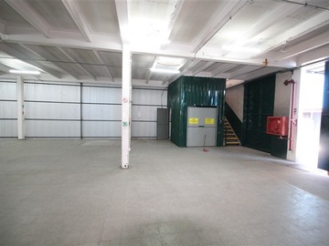 Bodega en arriendo mensual en Av.Quilin // Pedro de Valdivia // Obispo Arturo Espinoza, Macul - 8 baños
