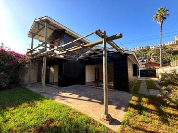 Casa en venta en A pasos de avenida vicuña mackenna, andrés bello., Viña del Mar - 4 dormitorios, 3 baños