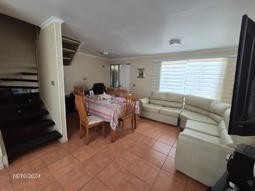 Casa en venta en Av. Pdte. Eduardo Frei Montalva 820, Calama - 5 dormitorios, 4 baños
