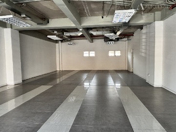 Local Comercial en arriendo mensual en Avenida El Salto con La Rinconada, Huechuraba - 1 baño