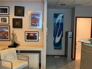 Oficina en venta en Raúl Labbe 12613, Lo Barnechea - 2 dormitorios, 2 baños