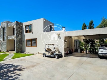 Casa en venta en Condominio Las Brisas de Chicureo, Colina - 5 dormitorios, 5 baños