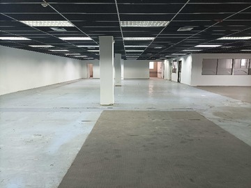 Oficina en arriendo mensual en Planta Libre. Santa Elena. Maule. Metro Ñuble (177793), Santiago - 20 baños