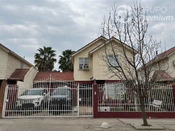 Casa en venta en Larapinta oriente - Los Halcones, Lampa - 4 dormitorios, 3 baños