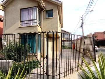 Casa en arriendo mensual en Casa Luminosa, Entrada de Autos. Patio - 3 dormitorios, 3 baños