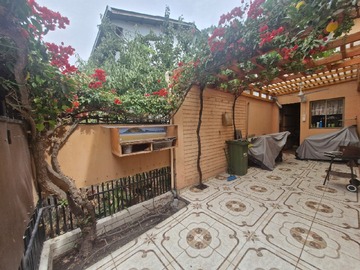 Casa en venta en entre 14 de julio y Los Lirios, Peñaflor - 3 dormitorios, 2 baños