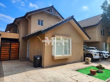 Casa en venta en Av. La Montaña Norte 3650, Lampa - 3 dormitorios, 3 baños
