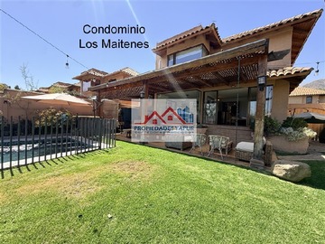Casa en venta en MA - Casa Remodelada, Onofre Jarpa, Los Maitenes 230/392m2 Terraza 46m2 con 5 Dorm 3Baños Servicios, Piscina, Impecable, La Reina - 5 dormitorios, 4 baños