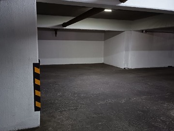 Estacionamiento en arriendo mensual en Antonio Bellet 255, Providencia - 1 dormitorio, 1 baño