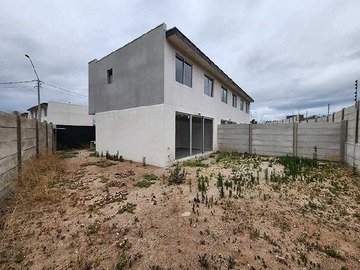 Casa en venta en Entorno Tranquilo y Excelente Conectividad (153953), La Serena - 3 dormitorios, 2 baños