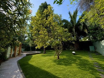 Casa en venta en Colegio Madrigal, La Reina - 4 dormitorios, 3 baños