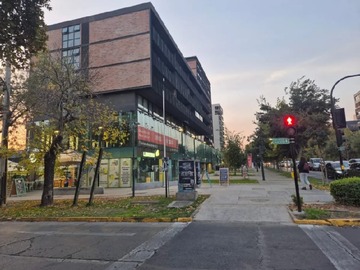 Local Comercial en arriendo mensual en El aguilucho 3040, Providencia - 3 baños