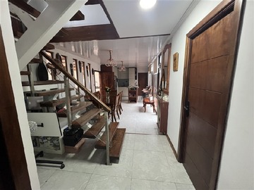 Casa en venta en Vital Apoquindo / Alexander fleming, Las Condes - 5 dormitorios, 3 baños