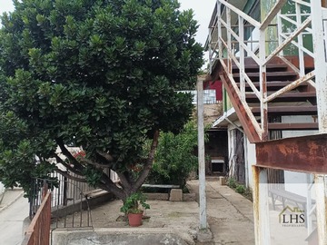 Casa en venta en Avenida Primavera, Valparaíso - 7 dormitorios, 2 baños