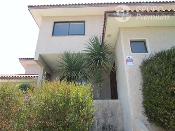 Casa en venta en Sector Lomas del Sol, Quilpué - 4 dormitorios, 3 baños