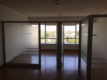 Oficina en venta en Portal La Dehesa, Lo Barnechea - 3 dormitorios, 1 baño