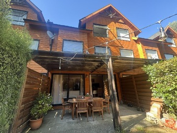 Casa en venta en Avenida el Parque 120, Pucón - 5 dormitorios, 4 baños