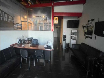 Local Comercial en arriendo mensual en Edificio Comercial en Las Condes (174451), Lo Barnechea - 2 baños