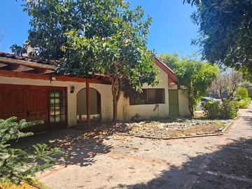 Casa en venta en En Peñalolén - 9 dormitorios, 6 baños
