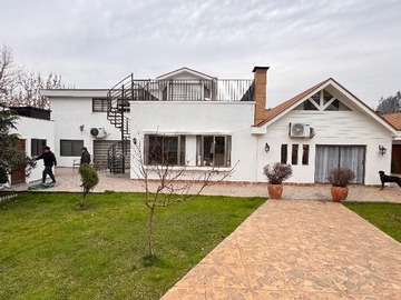 Casa en venta en Casa 8D 6B Piscina Quincho con 2663M2 Urbanos (174936), Chillán - 8 dormitorios, 6 baños