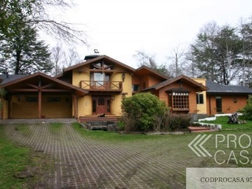 Casa en arriendo mensual en - - -, Pucón - 4 dormitorios, 4 baños
