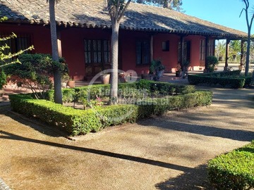 Casa en venta en Fundo Atalaya, Santo Domingo - 6 dormitorios, 4 baños