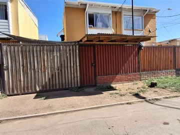 Casa en venta en Casa con 2° Piso en Conjunto Fernando Alegría, Colina - 2 dormitorios, 1 baño