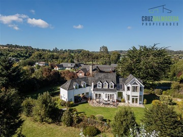 Casa en venta en Cercana a Puerto Chico, Puerto Varas - 5 dormitorios, 5 baños