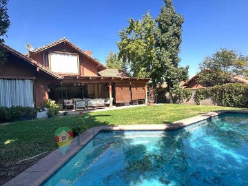 Casa en venta en Barrio los fresnos, condominio , residencia (70626), Huechuraba - 4 dormitorios, 4 baños