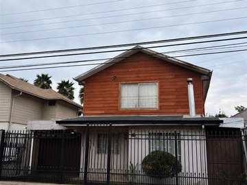 Casa en venta en Calle Argentina, Curicó - 5 dormitorios, 2 baños