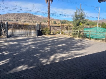 Local Comercial en arriendo mensual en Avenida Pascual Baburizza, Calle Larga - 3 dormitorios, 2 baños