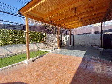 Casa en venta en Bonita casa en Macul a pasos de metro Quilín (169956), Macul - 3 dormitorios, 3 baños