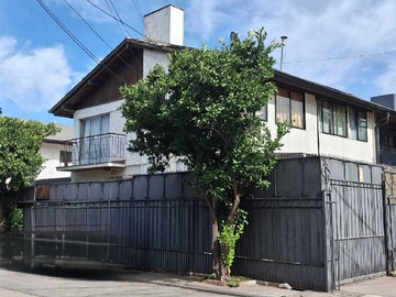 Casa en arriendo mensual en Variedad Espacios Interiores / uso Comercial (149732), Las Condes - 10 dormitorios, 3 baños