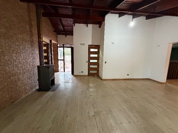 Casa en arriendo mensual en Amplia Casa con Vistas Panorámicas (177028), Colina - 5 dormitorios, 4 baños