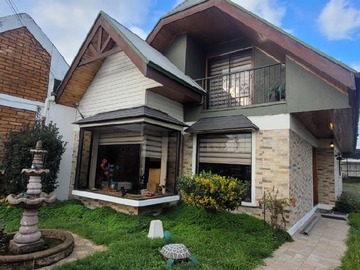 Casa en venta en Casa con Terreno Amplio en Sector Oriente - 4 dormitorios, 2 baños