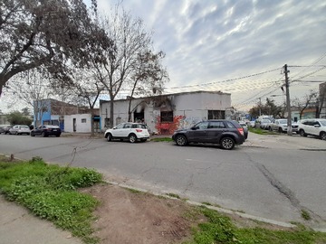 Casa en venta en Portugal 1695, Santiago - 6 dormitorios, 4 baños