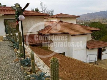 Casa en venta en Curacavi, Curacaví - 6 dormitorios, 5 baños