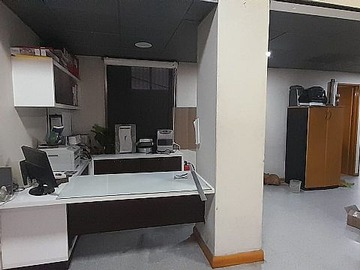 Oficina en venta en Vende local comercial, Santiago - 3 dormitorios, 2 baños