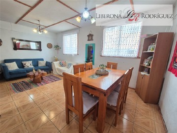 Casa en venta en Casa en Cerro Placeres, Valparaíso, Valparaíso - 4 dormitorios, 2 baños