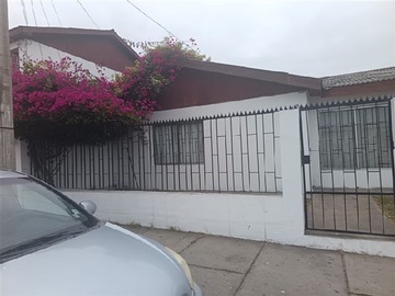 Casa en venta en Entre calle guacolda y avda. Alessandri, Coquimbo - 4 dormitorios, 2 baños