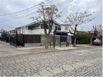 Casa en venta en Bonita casa a la venta en un excelente ambiente familiar, Puente Alto - 5 dormitorios, 2 baños