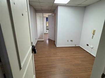 Oficina en arriendo mensual en Oficina con bodega Metro Manuel Montt, Providencia - 1 dormitorio, 1 baño