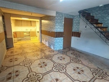 Casa en venta en Avda. Apóstol Santiago 1294, Renca - 4 dormitorios, 3 baños