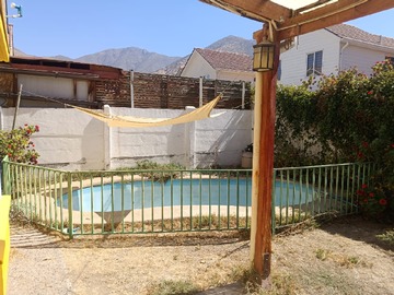 Casa en venta en Amplia Propiedad Aislada a la Venta Calle Peumo, Larapinta Lampa. - 3 dormitorios, 3 baños