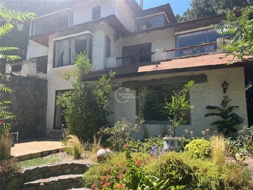 Casa en arriendo mensual en Camino Huallalolen, Lo Barnechea - 4 dormitorios, 4 baños