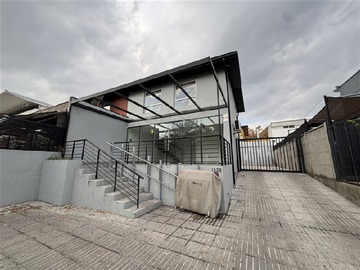Local Comercial en arriendo mensual en Gerónimo de Alderete / Las Hualtatas, Vitacura