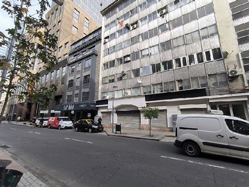 Oficina en venta en Cerca al metro bellas artes, Santiago - 4 dormitorios, 2 baños