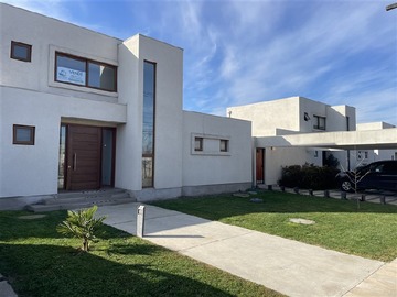 Casa en venta en Loteo la reina talca, Talca - 3 dormitorios, 3 baños