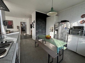 Casa en venta en Casa 1 piso 4 dorm + servicio + piscina la reserva, Colina - 4 dormitorios, 3 baños